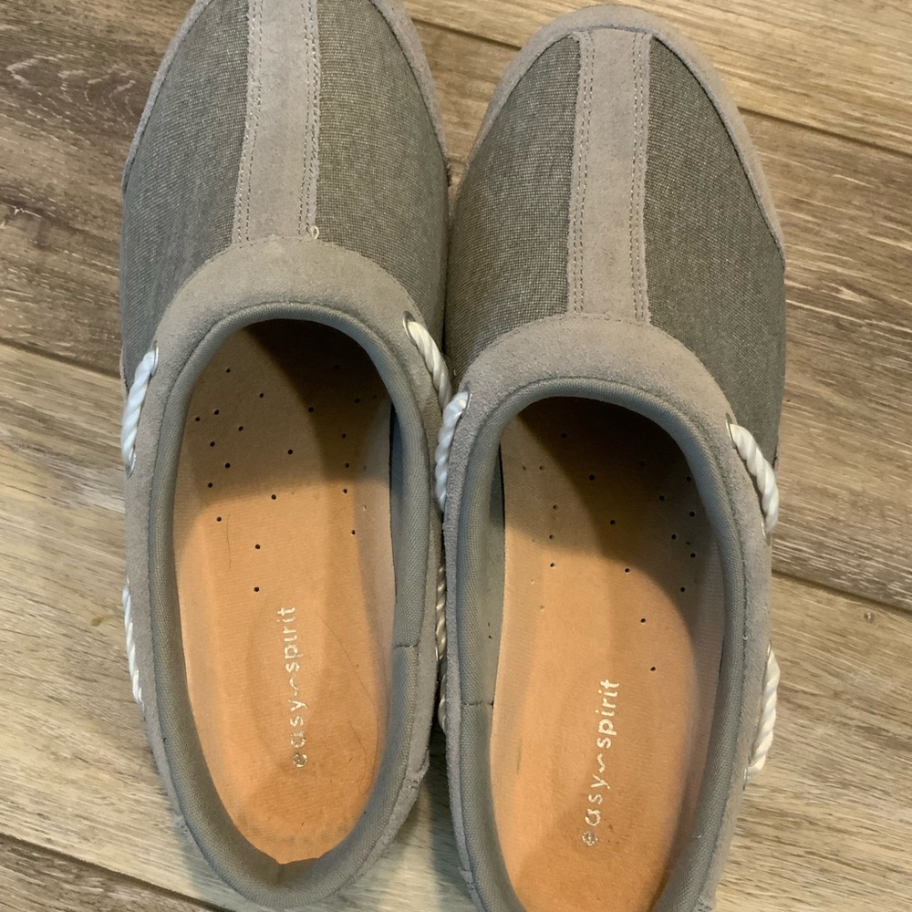 Easy Spirit Women’s Gray Slip-On Shoes. Size 10. Like new. - Picture 4 of 5